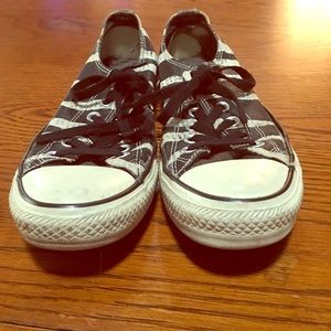 Zebra/black and white converse 🦓